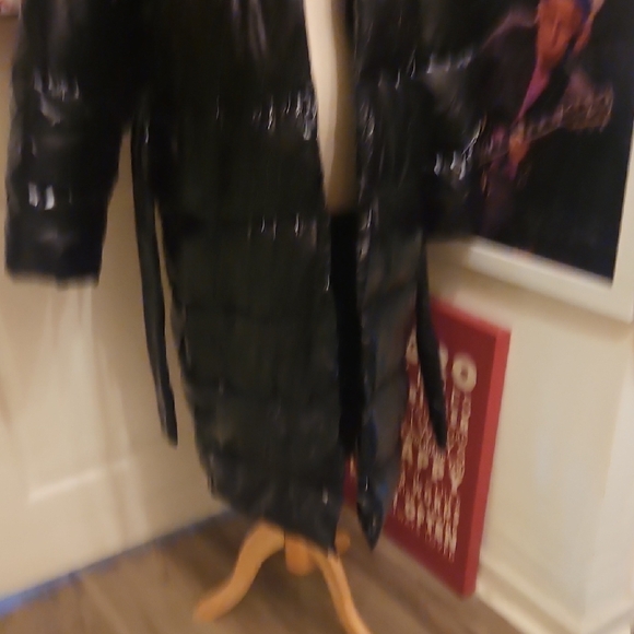 PrettyLittleThing Black High Shine Belted Maxi Coat - Gloss Finish - Picture 8 of 10